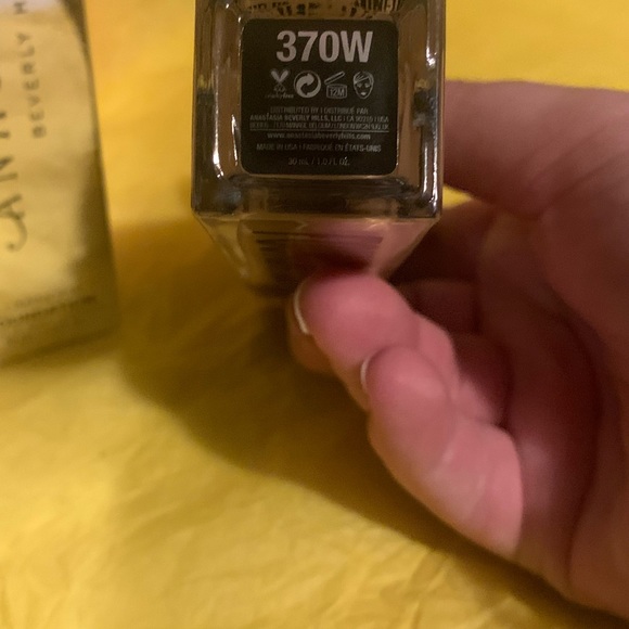 Anastasia Beverly Hills 370w Luminous Foundation - Picture 6 of 6